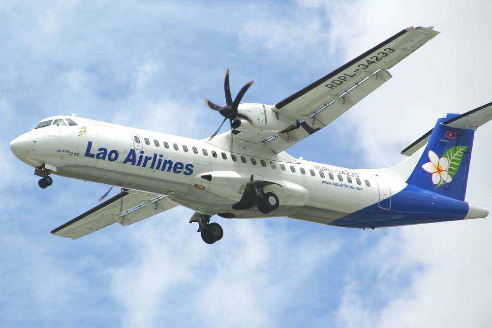 Un avion de Laos Airlines en vol
